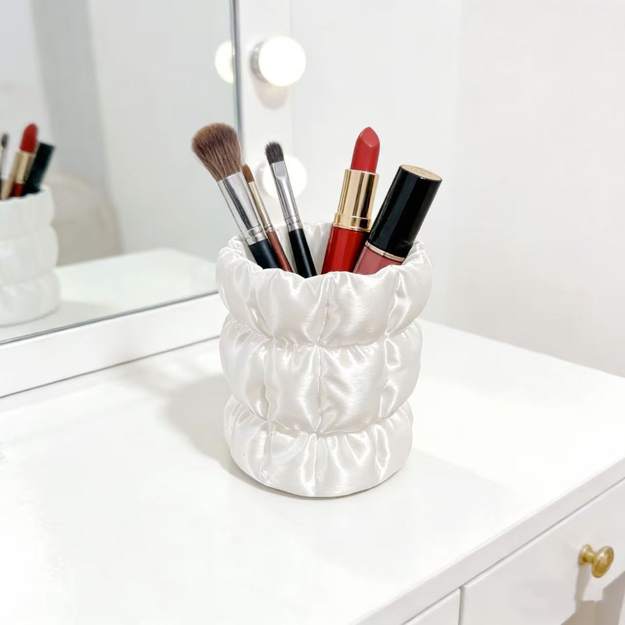 Porta Pennelli da Trucco in Ra - Luxury Skincare And Makeup Brands recensione e prezzo